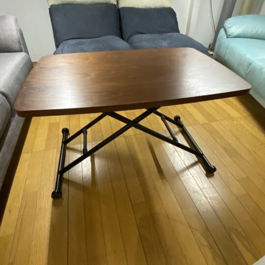 高さ調整可能テーブル