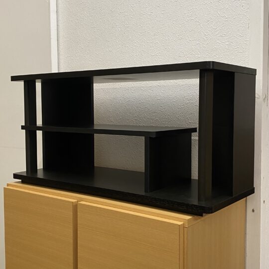 スリムなTV台