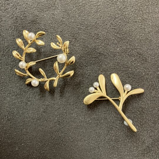 パールのブローチ