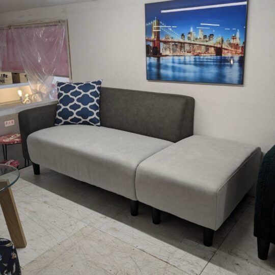 オットマン付きソファー