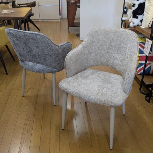 モコモコアームチェアー