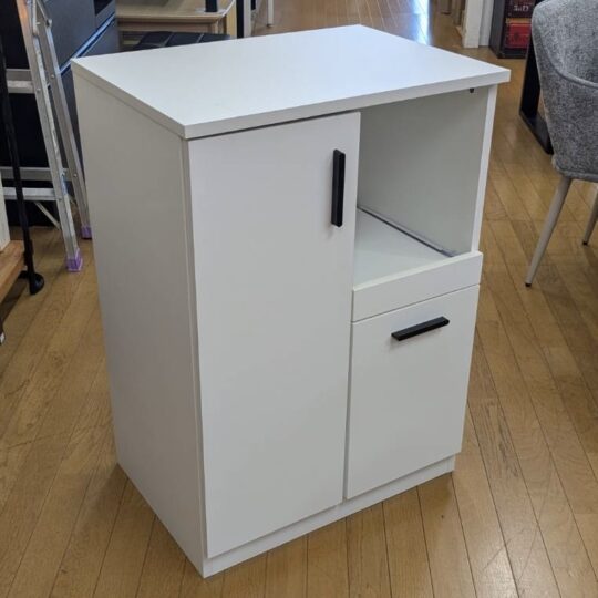 コンパクトな収納家具